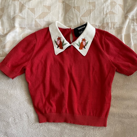 Modcloth Sweaters - ModCloth Red Knit Top with White Embroidered Fox Collar